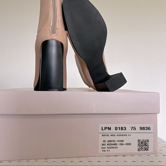 JUST FAB BOOTIE NUDE AND BLACK SIZE 6.5 - Picture 2 of 3